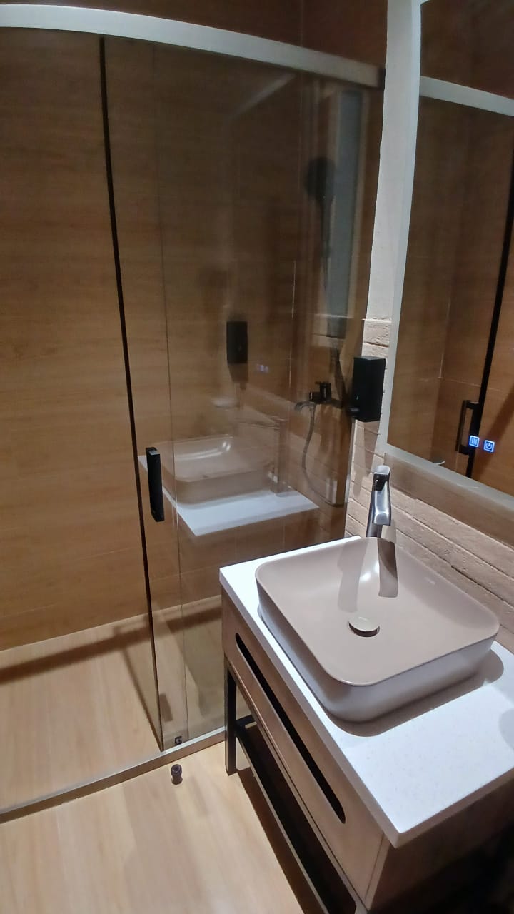 Contemporary guest bathroom